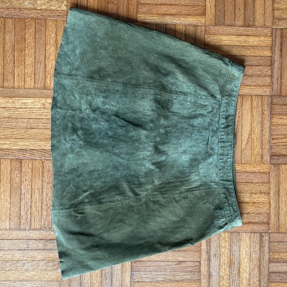 Forever 21 mini genuine suede skirt - Picture 4 of 4